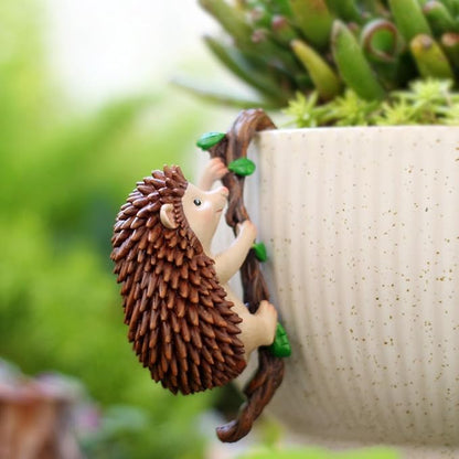 Cute Climbing Hedgehog Flower Pot Hugger Figurines Resin Hanging Animal Statue Planter Pot Decorations for Home Garden Fence Balcony Patio Lawn Yard Ornaments