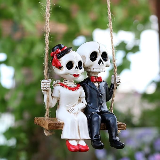 Swing Skeleton Couple Garden Statue Outdoor Halloween Decor, 3.3 Inch Cute Skull Figurine Resin Sculpture Funny Tree Hanging Ornaments for Patio Lawn Yard