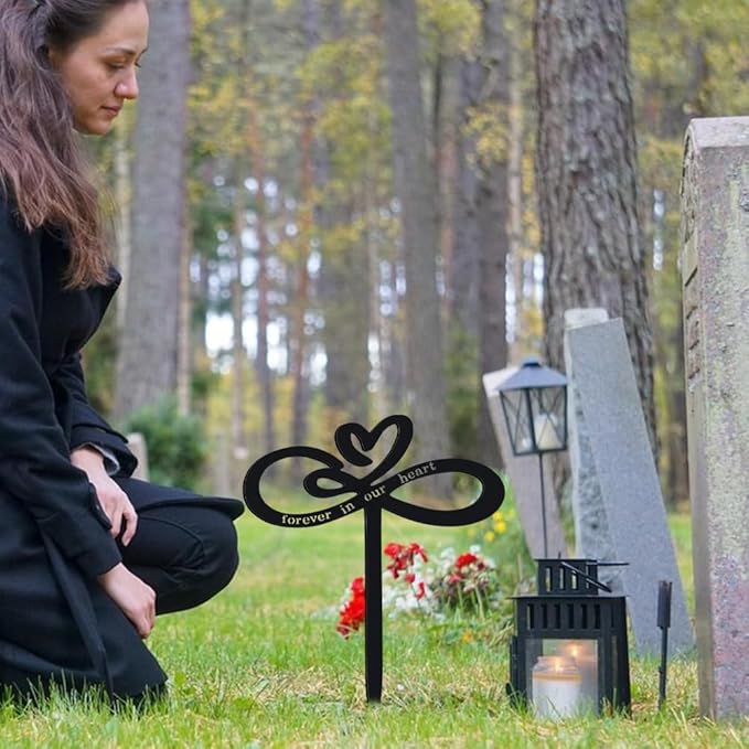 Memorial Grave Stake, Forever in Our Hearts Grave Marker, Heart Grave Decorations for Cemetery, Metal Cemetery Decorations for Grave, Yard, Garden, Remembrance Grave Plaque for Mom Dad Friends