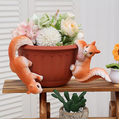 Set of 2 Cute Squirrel Figurines Hanging Animal Statue for Planters, Resin Climbing Sculpture Pot Hugger Outdoor Décor for Flower Pot Fence Garden Patio Lawn Yard Ornaments