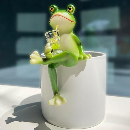 Funny Drinking Frog Statue Flower Pot Hugger Resin Hanging Frog Figurine Planter Pot Decorations for Home Garden Fence Balcony Patio Lawn Yard Ornaments (Drinking Juice)