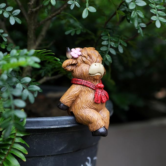 Set of 2 Cute Climbing Cow Flower Pot Hugger Figurines Resin Hanging Cow Statues Planter Pot Decorations for Home Garden Fence Balcony Patio Lawn Yard Ornaments