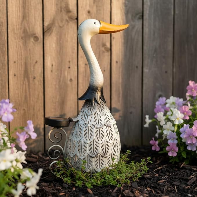 HONGLAND Metal Goose Yard Decor,18" Solar Gooses Yard Decorations Outdoor, Garden Statues Decor Outside,Farm Lawn Decorative Figurine for Home Patio Backyard