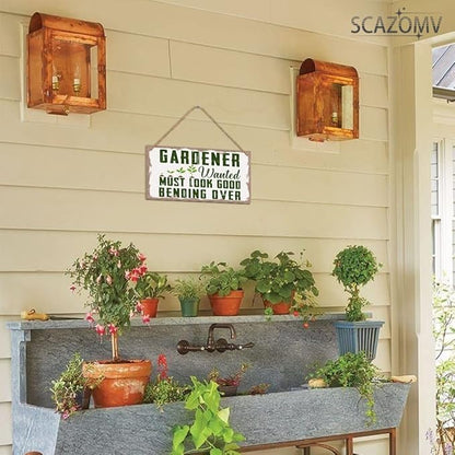 SCAZOMV Garden Sign Decor Gardener Wanted Must Look Good Bending Over Funny Outdoor Decorative Garden Backyard Patio Farmhouse Potting Shed She Shed Personalized Wooden Hanging Plaque 5"X 10"