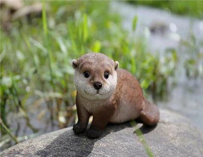 HI-LINE Leaning Forward Otter Outdoor Garden Statue - 7.5"