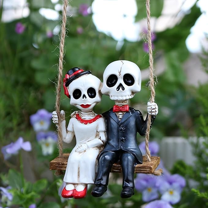 Swing Skeleton Couple Garden Statue Outdoor Halloween Decor, 3.3 Inch Cute Skull Figurine Resin Sculpture Funny Tree Hanging Ornaments for Patio Lawn Yard