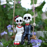 Swing Skeleton Couple Garden Statue Outdoor Halloween Decor, 3.3 Inch Cute Skull Figurine Resin Sculpture Funny Tree Hanging Ornaments for Patio Lawn Yard