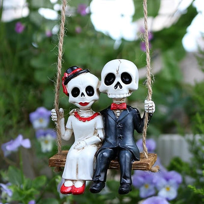Swing Skeleton Couple Garden Statue Outdoor Halloween Decor, 3.3 Inch Cute Skull Figurine Resin Sculpture Funny Tree Hanging Ornaments for Patio Lawn Yard