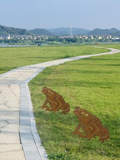 2 Pcs Rusty Frog Decorative Garden Stakes, Metal Yard Decor Metal Statues Garden Sculptures and Yard Art, Patio, Lawn Ornaments