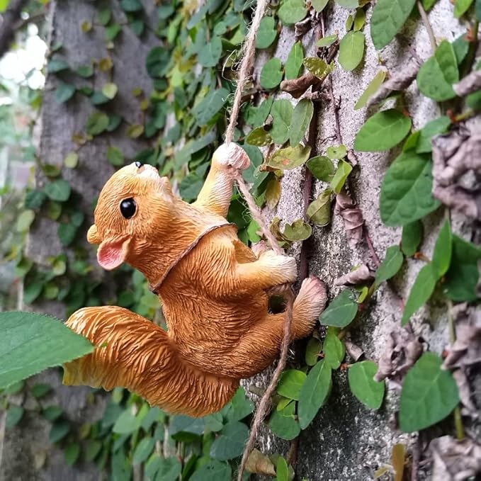 Climbing Squirrel Tree Hugger Garden Squirrel Statue Resin Animal Sculpture Yard Decor for Outside, Funny Tree Climber Figurine Outdoor Patio Lawn Decor, Housewarming Gifts