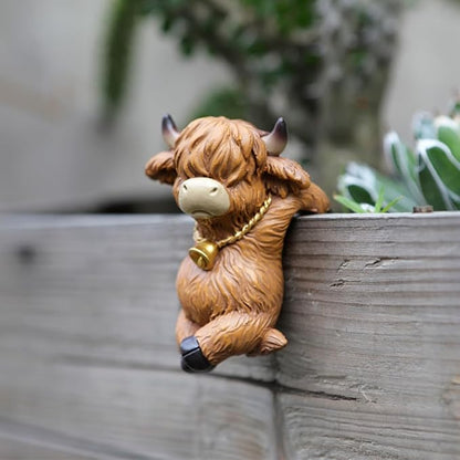 Set of 2 Cute Climbing Cow Flower Pot Hugger Figurines Resin Hanging Cow Statues Planter Pot Decorations for Home Garden Fence Balcony Patio Lawn Yard Ornaments