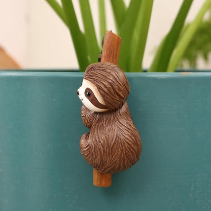Cute Climbing Sloth Flower Pot Hugger Figurines Resin Hanging Animal Statue Planter Pot Decorations for Home Garden Fence Balcony Patio Lawn Yard Ornaments