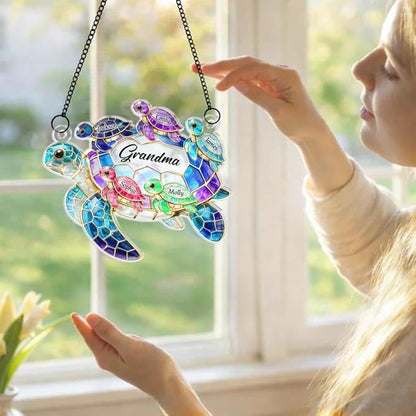 Personalized Sea Turtle Family Sun Catcher Gift for Mom Grandma, Custom Grandma and Grandkids Turtle Acrylic Window Hanging Decor Gift for Mothers Day, Faux Stained Glass Ocean Decor