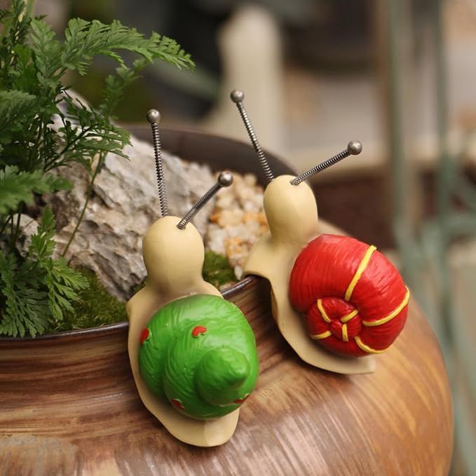Set of 2 Cute Climbing Snail Statues Flower Pot Hugger, Resin Hanging Animals Figurine Outdoor Planter Pot Decorations for Home Garden Patio Lawn Yard Ornaments
