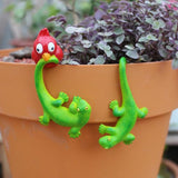 Set of 2 Funny Bird Catching Gecko Figurines Flower Pot and Vase Hugger, Resin Lizard Statue Garden Planter Pot Decorations, Terrarium Edge Hanger Ornaments