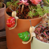 Set of 2 Cute Climbing Snail Statues Flower Pot Hugger, Resin Hanging Animals Figurine Outdoor Planter Pot Decorations for Home Garden Patio Lawn Yard Ornaments