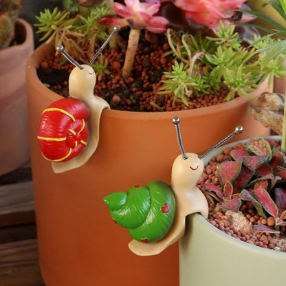 Set of 2 Cute Climbing Snail Statues Flower Pot Hugger, Resin Hanging Animals Figurine Outdoor Planter Pot Decorations for Home Garden Patio Lawn Yard Ornaments