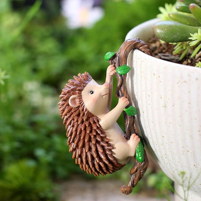 Cute Climbing Hedgehog Flower Pot Hugger Figurines Resin Hanging Animal Statue Planter Pot Decorations for Home Garden Fence Balcony Patio Lawn Yard Ornaments