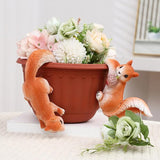 Set of 2 Cute Squirrel Figurines Hanging Animal Statue for Planters, Resin Climbing Sculpture Pot Hugger Outdoor Décor for Flower Pot Fence Garden Patio Lawn Yard Ornaments