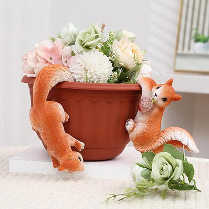 Set of 2 Cute Squirrel Figurines Hanging Animal Statue for Planters, Resin Climbing Sculpture Pot Hugger Outdoor Décor for Flower Pot Fence Garden Patio Lawn Yard Ornaments