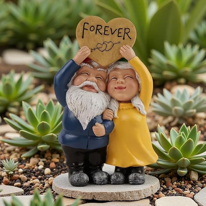 Kiss Garden Gnome Statue Couple in Love Collectible Figurine Mr and Mrs Gnome Sculpture Romantic Gnome Lover Couple Statues Indoor Outdoor Yard Home Décor Mom Dad Friends Gifts (D)