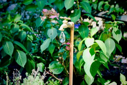 Floating Crystal Droplet Copper Garden Sculpture - Whimsical Metal Faucet Stake for Outdoor Decor - Unique for Gardeners