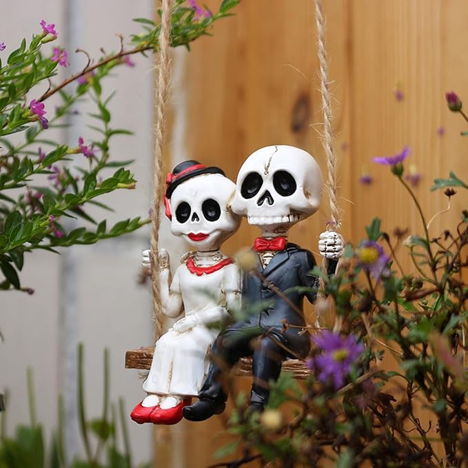 Swing Skeleton Couple Garden Statue Outdoor Halloween Decor, 3.3 Inch Cute Skull Figurine Resin Sculpture Funny Tree Hanging Ornaments for Patio Lawn Yard