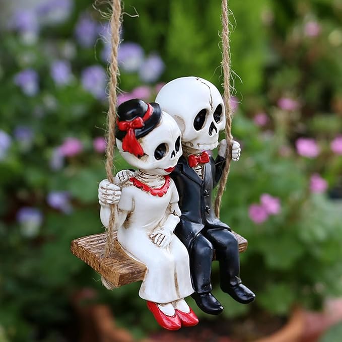 Swing Skeleton Couple Garden Statue Outdoor Halloween Decor, 3.3 Inch Cute Skull Figurine Resin Sculpture Funny Tree Hanging Ornaments for Patio Lawn Yard