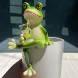 Funny Drinking Frog Statue Flower Pot Hugger Resin Hanging Frog Figurine Planter Pot Decorations for Home Garden Fence Balcony Patio Lawn Yard Ornaments (Drinking Juice)