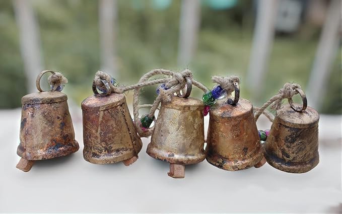 Mango Gifts Shabby Chci Rustic Vintage Cow Bells Hanging Chimes with Rope and Glass Beads Tranquil Wind Chimes for Garden Outdoor and Patio Decoration (MGT25)