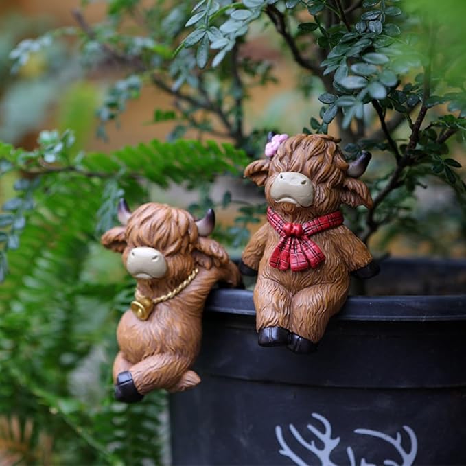 Set of 2 Cute Climbing Cow Flower Pot Hugger Figurines Resin Hanging Cow Statues Planter Pot Decorations for Home Garden Fence Balcony Patio Lawn Yard Ornaments