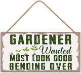 SCAZOMV Garden Sign Decor Gardener Wanted Must Look Good Bending Over Funny Outdoor Decorative Garden Backyard Patio Farmhouse Potting Shed She Shed Personalized Wooden Hanging Plaque 5"X 10"