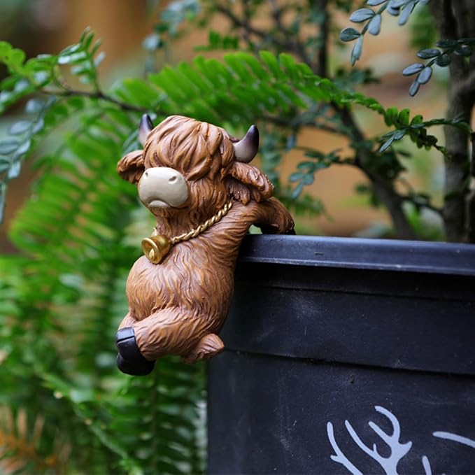 Set of 2 Cute Climbing Cow Flower Pot Hugger Figurines Resin Hanging Cow Statues Planter Pot Decorations for Home Garden Fence Balcony Patio Lawn Yard Ornaments
