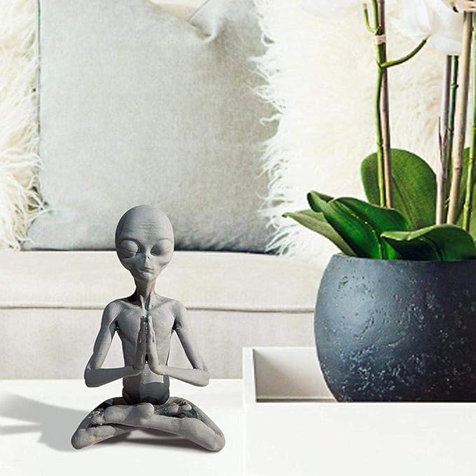 Zerodis Meditating Statue Garden Art Sculpture, Unique Retro Color Handmade with Environmentally Friendly Resin Indoor Outdoor Decor Gift (Meditation Alien)