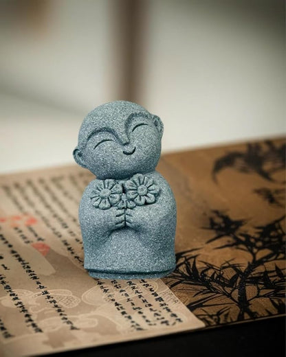 Mini Monk Buddha Statue Sandstone Statues Zen Monk Praying Statue Sculptures for Wealth Good Luck Feng Shui Decor Home Fish Tank Aquarium Garden (Style 12)