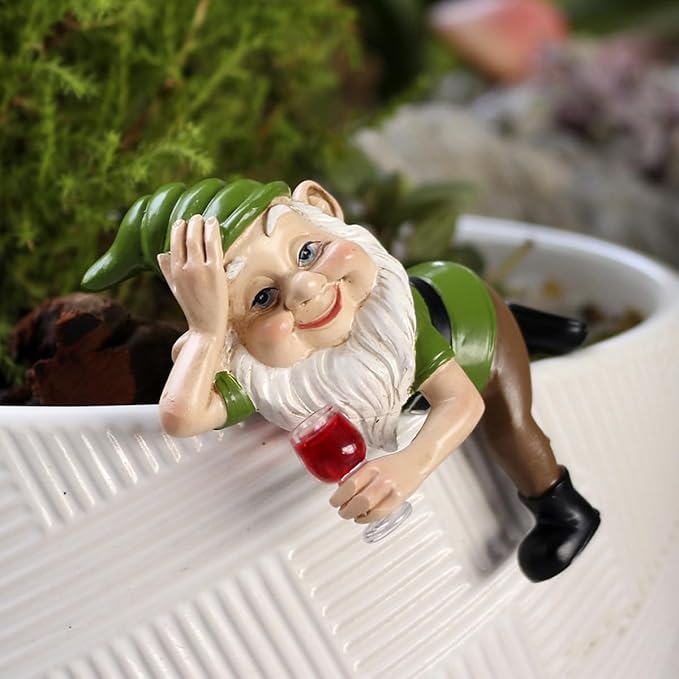 Funny Garden Gnome Statue Flower Pot Hugger, Drinking Red Wine Gnome Figurine Resin Sculpture Outdoor Decor Patio Lawn Yard Fence Plant Pot Ornaments