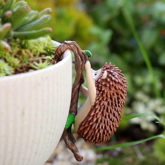 Cute Climbing Hedgehog Flower Pot Hugger Figurines Resin Hanging Animal Statue Planter Pot Decorations for Home Garden Fence Balcony Patio Lawn Yard Ornaments