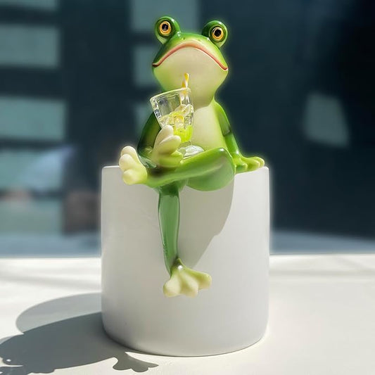 Funny Drinking Frog Statue Flower Pot Hugger Resin Hanging Frog Figurine Planter Pot Decorations for Home Garden Fence Balcony Patio Lawn Yard Ornaments (Drinking Juice)