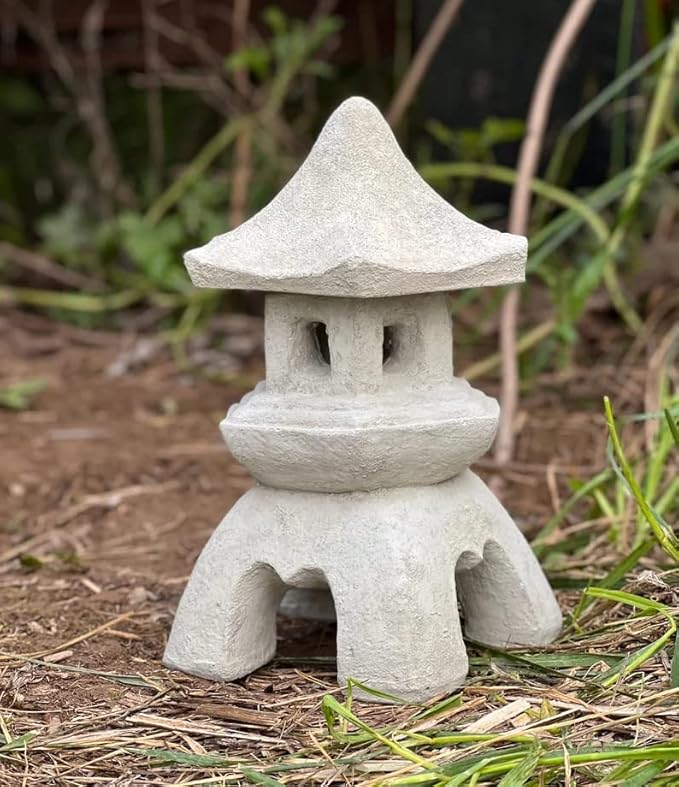 Japanese Pagoda Statue Backyard Decor Stone Lantern Figurine Garden Statue Light Outdoor Sculpture Zen Garden Atmosphere