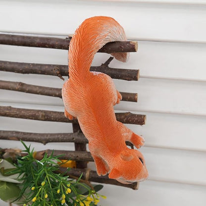 Set of 2 Cute Squirrel Figurines Hanging Animal Statue for Planters, Resin Climbing Sculpture Pot Hugger Outdoor Décor for Flower Pot Fence Garden Patio Lawn Yard Ornaments