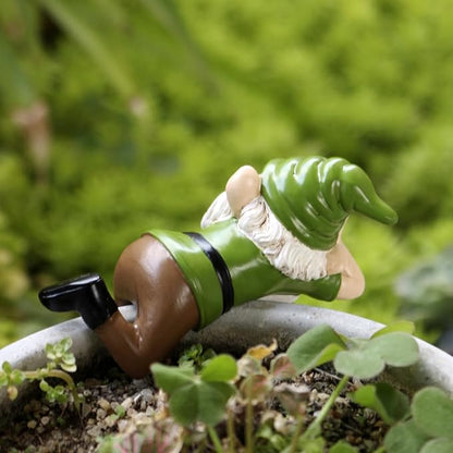 Funny Garden Gnome Statue Flower Pot Hugger, Drinking Red Wine Gnome Figurine Resin Sculpture Outdoor Decor Patio Lawn Yard Fence Plant Pot Ornaments