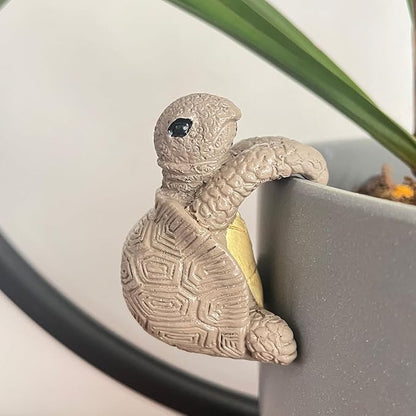 Tortoise Figure Plant Pot Hanger, Turtle Flower Pot Hugger, Resin Tortoise Statue, Funny Pot Huggers for Planters, Cute Climbing Tortoise Flower Pot Hugger, Garden Fence Balcony Patio Yard (BROWN)