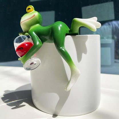 Funny Drinking Frog Statue Flower Pot Hugger Resin Hanging Frog Figurine Planter Pot Decorations for Home Garden Fence Balcony Patio Lawn Yard Ornaments (Drinking Red Wine)