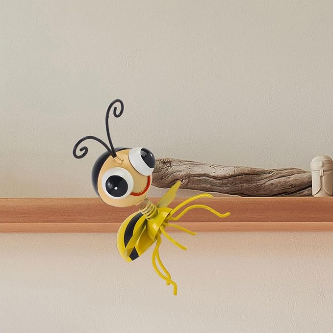 Hanging Animal Statue Outdoor Garden Sculpture Ornament Iron Creative Crafts Decor Suitable for Home Patio Deck Porch Gift Giving, Bee