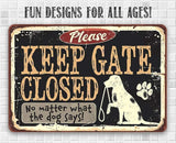 Dog Decor – Keep Gate Closed Metal Sign – Funny Pet Wall Art for Home – Indoor/Outdoor Use – Rustic Animal Quote Sign – Gift Idea for Dog Moms and Pet Lovers