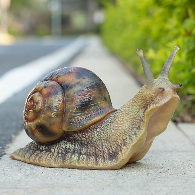 Garden Snail Sculpture, Reptile Resin Sculpture, Suitable for Outdoor Courtyard Pond Garden Lawn Decor Landscape, is The for Garden Enthusiasts (4 inches)