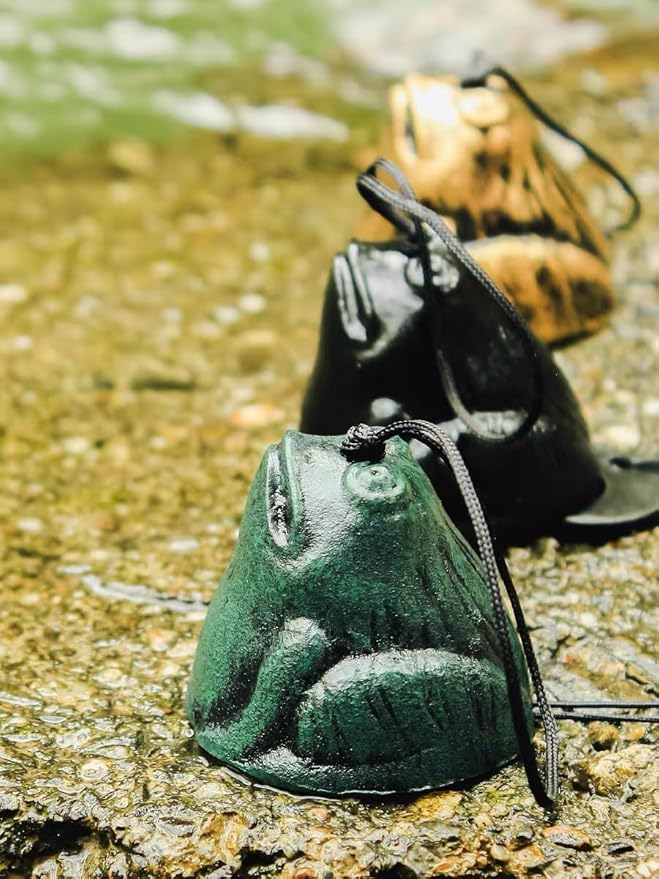 Japanese Bless Small Green Frog Wind Chimes Outdoor, Iwachu Cast Iron Lucky Temple Wind Bell Memorial Wind Chimes for Outside Good Luck for Garden, Patio, Balcony