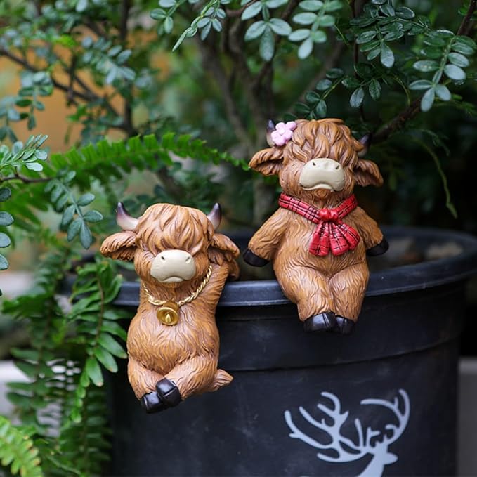 Set of 2 Cute Climbing Cow Flower Pot Hugger Figurines Resin Hanging Cow Statues Planter Pot Decorations for Home Garden Fence Balcony Patio Lawn Yard Ornaments