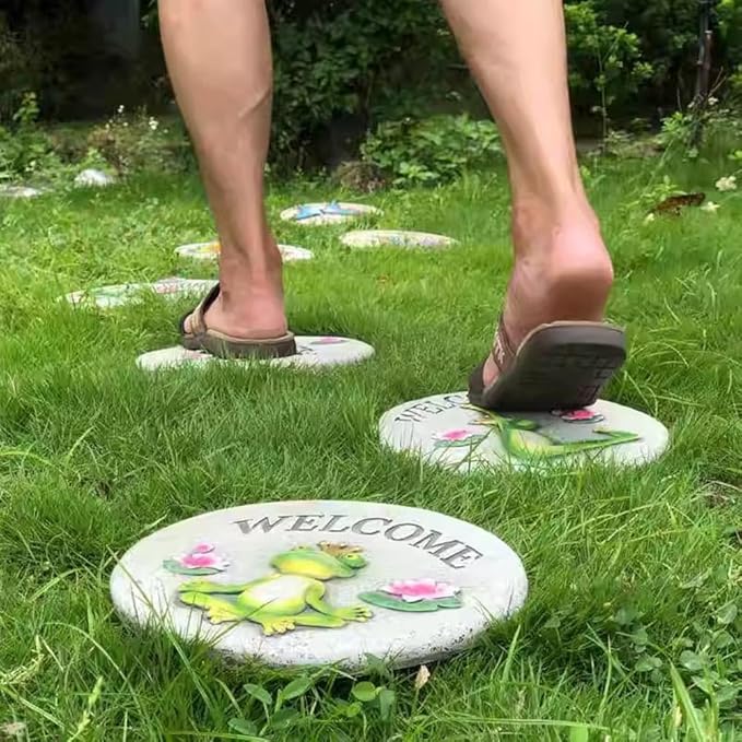 Etlegor Garden Décor Stepping Stones, Fun Animal Print Outdoor Pathway Décor Step Stones, All-Weather Lawn Pathway/Flower Beds/Courtyard Pavers(3 Frogs)