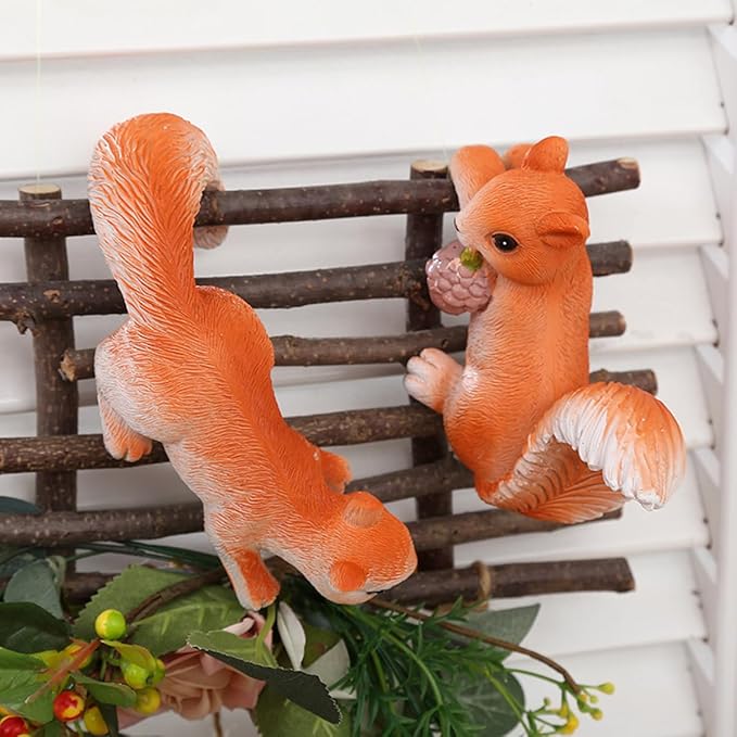 Set of 2 Cute Squirrel Figurines Hanging Animal Statue for Planters, Resin Climbing Sculpture Pot Hugger Outdoor Décor for Flower Pot Fence Garden Patio Lawn Yard Ornaments